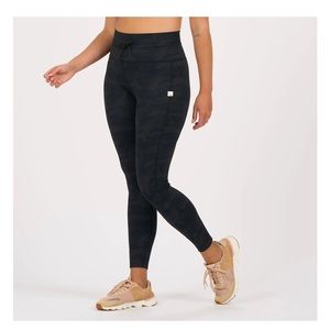 NWOT Vuori Daily Leggings